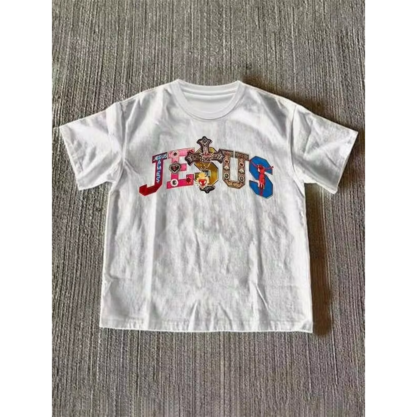 Kids Outdoor Adventure - カラフルで快適なキッズ半袖Tシャツ - 日常着や遊び、アウトドアアドベンチャーに最適 - 柔らかいコットン生地、男の子と女の子向けの楽しいデザイン！