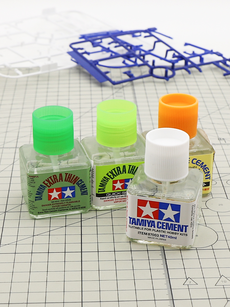 タミヤ 模型用液体セメント - Tamiya Model Paint Set のレビューと価格
