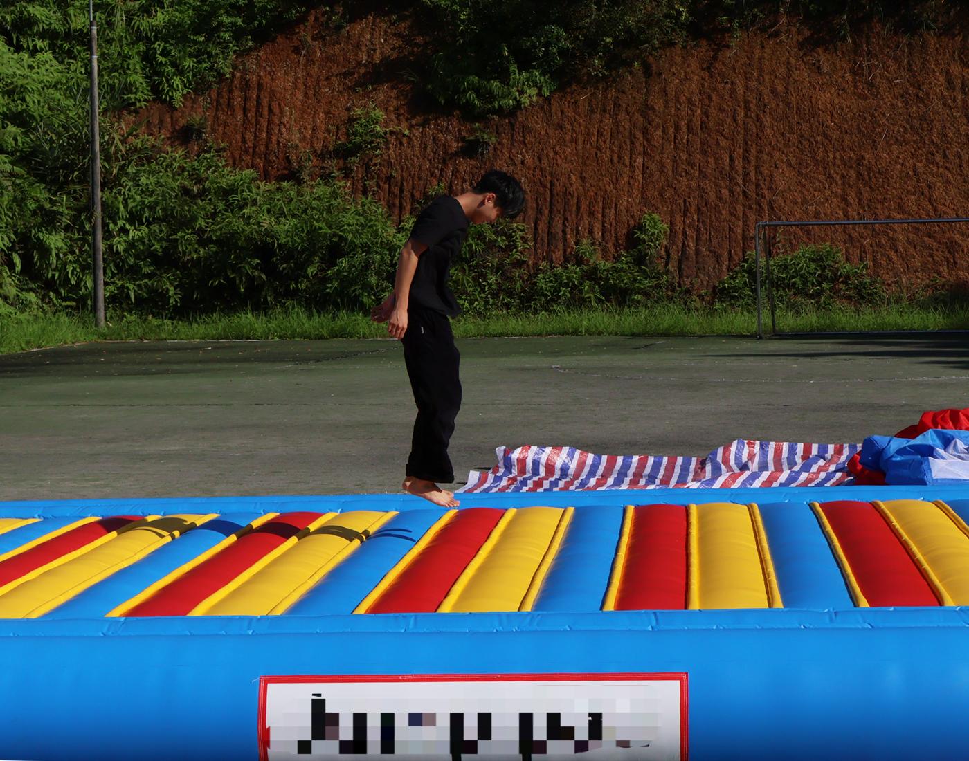 ジムフィットネスマット、体操クッション、屋外キッズ用バウンス - Kids Outdoor Jump House のレビューと価格